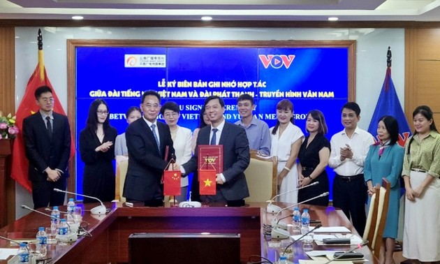 越南之声广播电台与云南广播电视台签署新阶段合作协议 