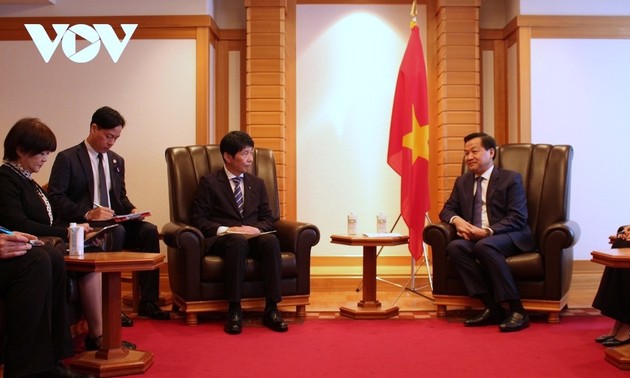 越南政府副总理黎明慨会见日本伙伴
