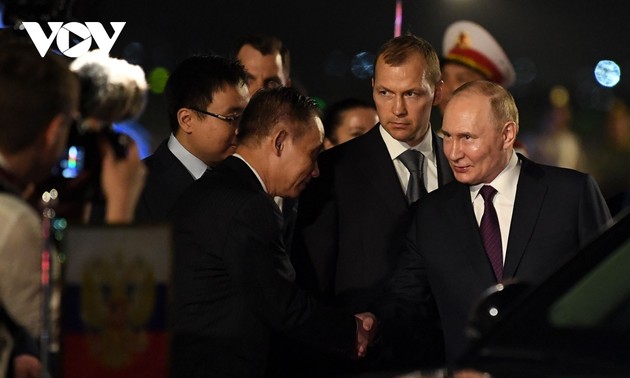 6月20日俄总统普京开始对越南国事访问的正式活动