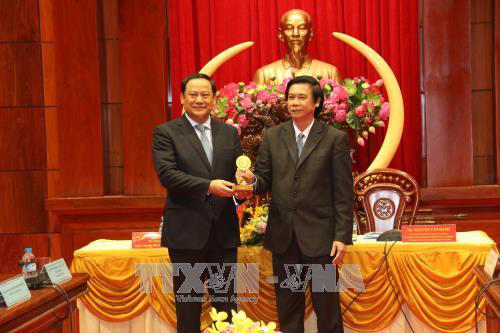 Le vice-Premier ministre laotien en visite à Tien Giang