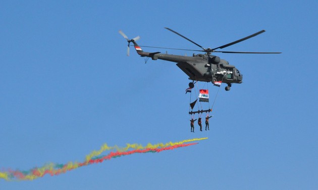 Défilé militaire à Bagdad pour fêter la victoire sur l'Etat islamique