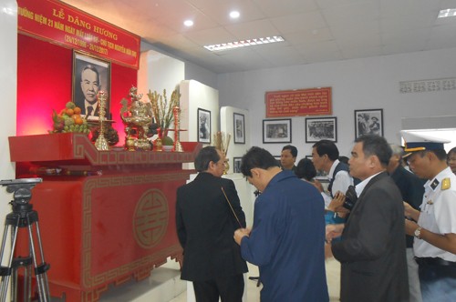  Commémoration du 21ème anniversaire de décès du président Nguyên Huu Tho