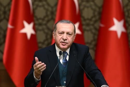 Erdogan tend un rameau d'olivier à l'Allemagne et l'UE