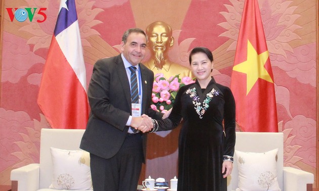  Nguyen Thi Kim Ngan reçoit le président de la Chambre des députés du Chili