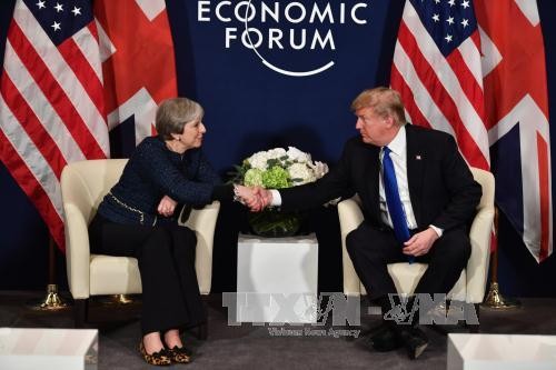  Trump et May vantent à Davos leur “excellente relation“