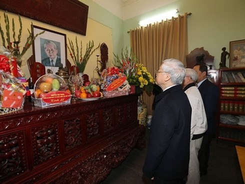 Nguyen Phu Trong rend hommage à ses prédécesseurs
