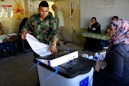   Élections en Irak: faible participation et irrégularités