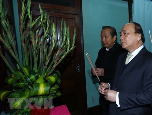 Nguyên Xuân Phuc rend hommage au président Hô Chi Minh