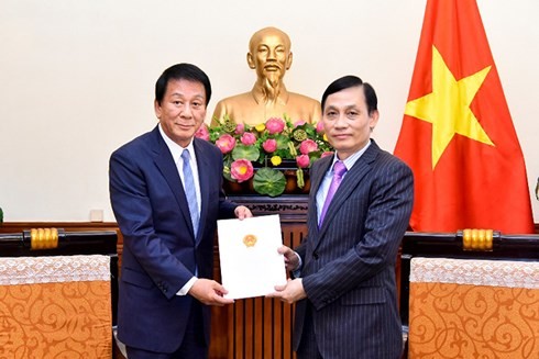 Ryotaro Sugi reconduit au poste d’ambassadeur spécial Vietnam-Japon