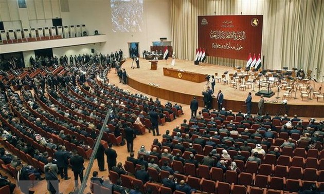 Irak : un nouveau président élu au Parlement après des semaines d'impasse