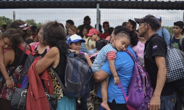 Le Mexique ouvre sa frontière à la « caravane » de migrants du Honduras