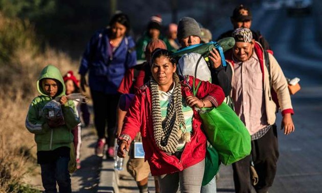 Plus de 1 500 migrants de la «caravane» sont arrivés à la frontière avec les États-Unis