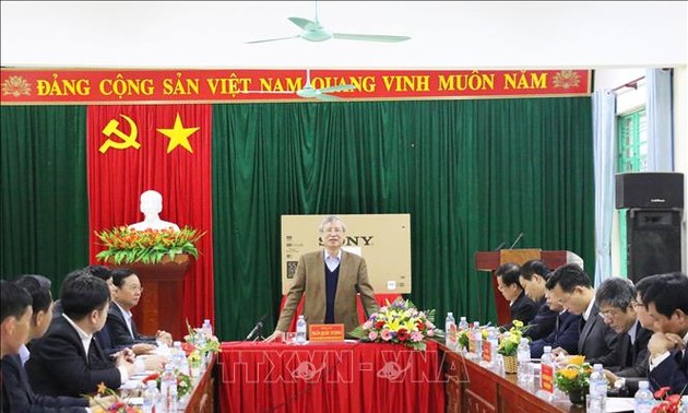 Le permanent du secrétariat du PCV en déplacement à Hoa Binh
