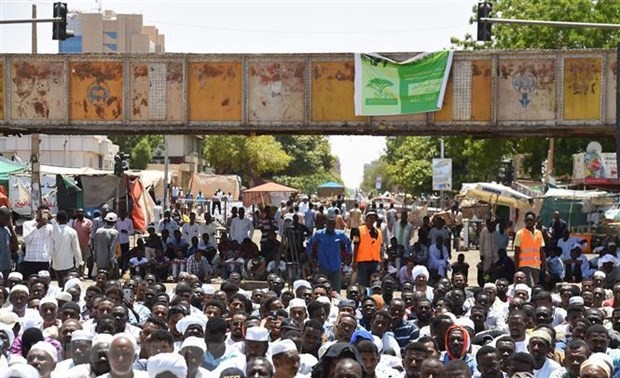 Le conseil militaire soudanais affirme qu'il reprendra les pourparlers avec l'opposition