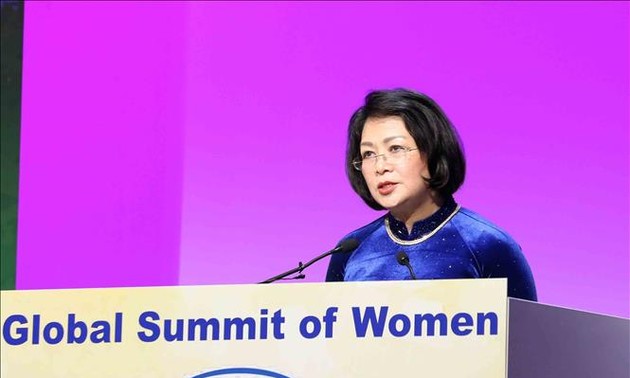 Dang Thi Ngoc Thinh au Sommet mondial des femmes en Suisse
