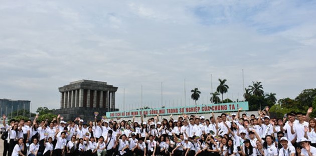 Camp d’été 2019: les jeunes Viêtkiêu visitent la zone de sécurité de Dinh Hoa