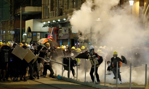 Chine: Pékin dénonce des actes «intolérables» après des dégradations à Hong Kong
