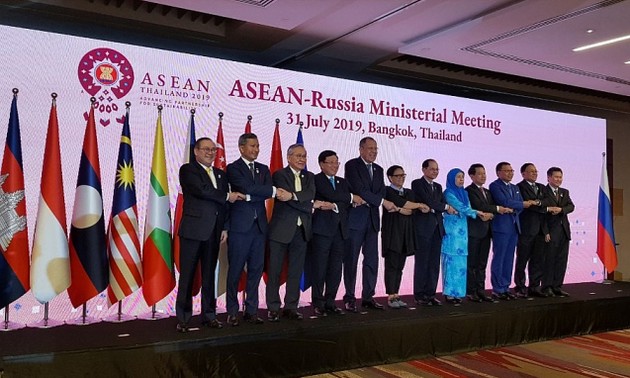 Pham Binh Minh aux réunions des ministres des Affaires étrangères entre l’ASEAN et ses partenaires