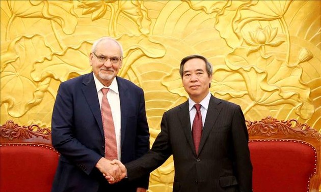 Le directeur exécutif de la Société financière internationale reçu à Hanoi