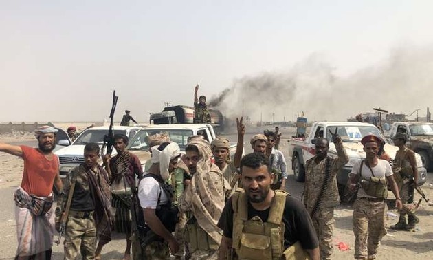 Yémen: le gouvernement accuse les Émirats arabes unis d’avoir bombardé ses troupes dans le Sud