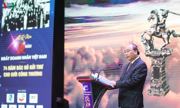 Nguyên Xuân Phuc: les hommes d’affaires et les entreprises apportent la prospérité à la nation 