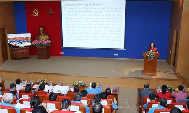 Dang Thi Ngoc Thinh rencontre des femmes gestionnaires et scientifiques du secteur éducatif