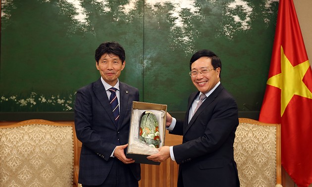Pham Bình Minh reçoit le gouverneur de la préfecture de Gunma (Japon)