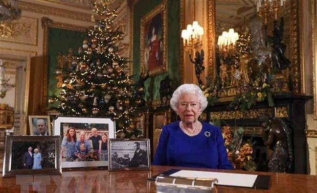 La reine Elizabeth II reconnait une année « semée d’embuches » dans son allocution de Noël