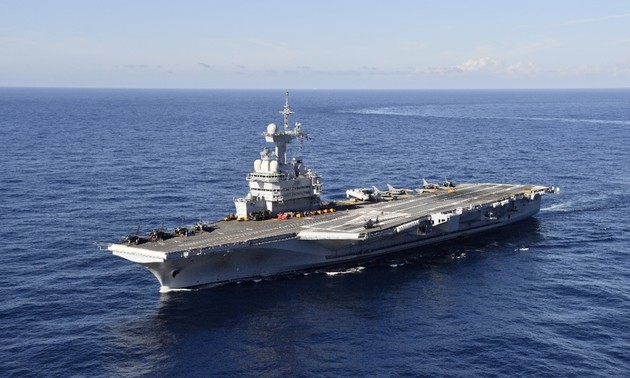 Macron annonce le déploiement du porte-avions Charles de Gaulle contre Daesh au Moyen-Orient
