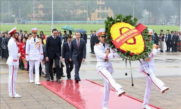Printemps au pays natal 2020 : les Vietkieu rendent hommage au Président Hô Chi Minh