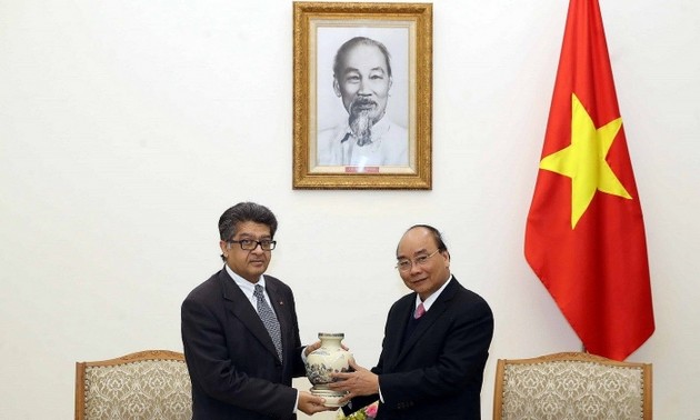 Nguyên Xuân Phuc reçoit les ambassadeurs de Malaisie et d'Arménie 