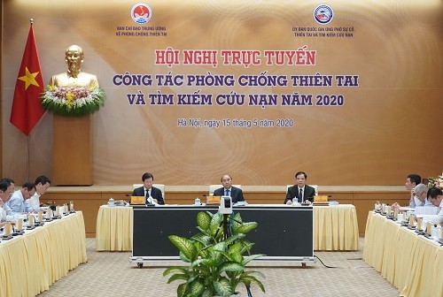 Nguyên Xuân Phuc préside une visoconférence sur la prévention contre les catastrophes naturelles et le sauvetage