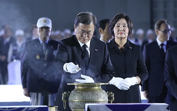 70e anniversaire du début de la guerre de Corée : Moon Jae-in salue les sacrifices des anciens combattants