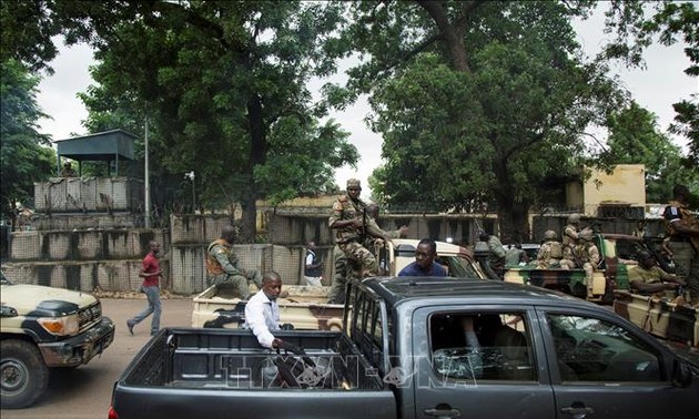 Coup d'État au Mali: les pays voisins réclament le rétablissement d'IBK et envoient une délégation