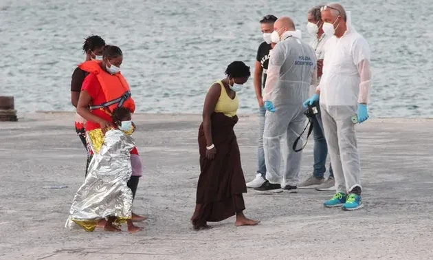 Alors que les migrants continuent d'accoster à Lampedusa, le maire veut déclarer la ville en grève