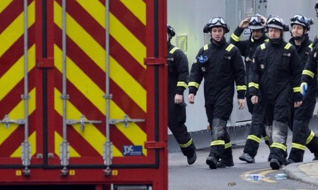 Quatre morts dans une explosion sur un site de traitement des eaux usées en Angleterre 