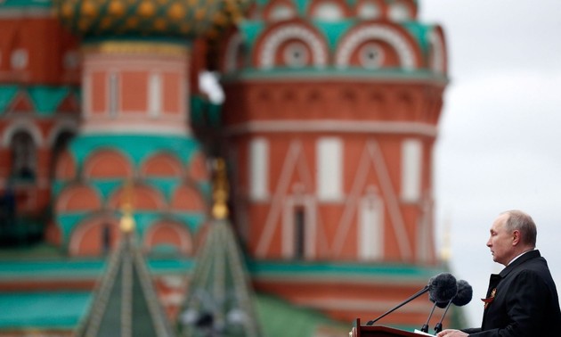 Commémorations de 1945: la Russie défendra “fermement” ses intérêts, proclame Poutine
