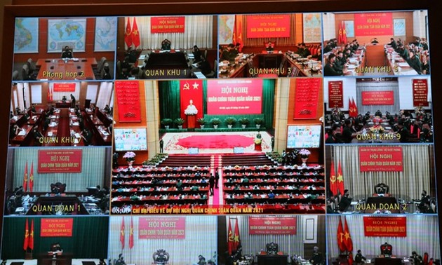 Nguyên Xuân Phuc à la conférence politique nationale de l’armée