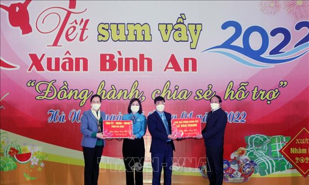 Le vice-Premier ministre Lê Van Thành participe au programme «Têt de retrouvailles-Printemps serein» à Hà Nam