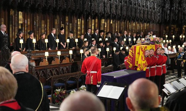 Funérailles d'Elizabeth II : la reine inhumée aux côtés de son mari le prince Philip à Windsor