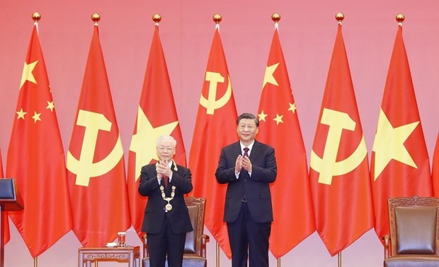 Le secrétaire général Nguyên Phu Trong reçoit l’Ordre de l’Amitié de la Chine