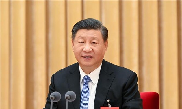 En pleine flambée du Covid-19, Xi Jinping exhorte à “protéger” les vies en Chine
