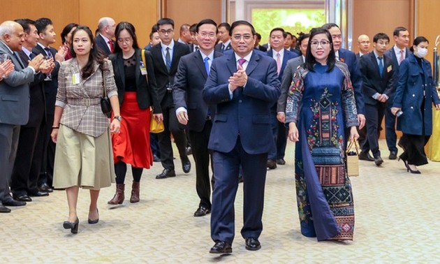 Pham Minh Chinh offre un banquet aux représentants des corps diplomatiques au Vietnam