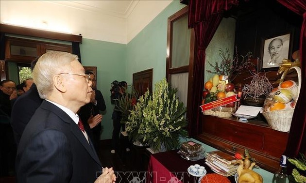 Nguyên Phu Trong rend hommage au président Hô Chi Minh