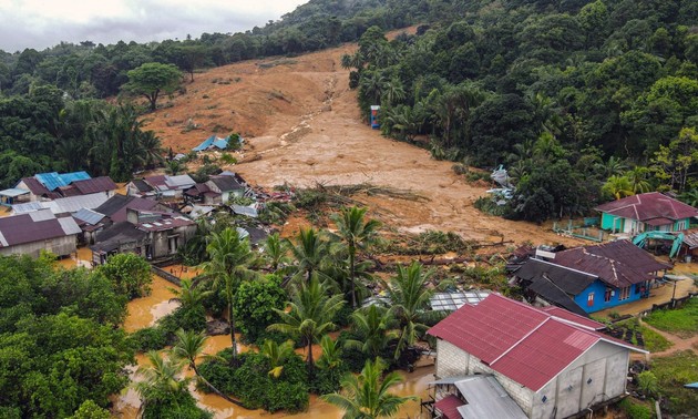 Glissement de terrain en Indonésie: le nombre des morts à Serasan s'élève à 46