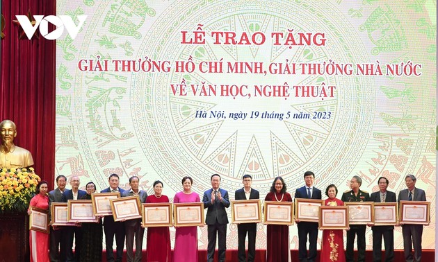Remise des prix Hô Chi Minh pour les lettres et les arts de 2022