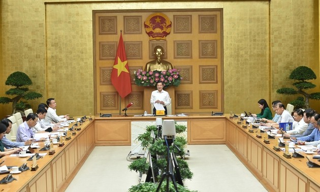 Lê Minh Khai préside une réunion de la Direction chargée de la gestion des prix