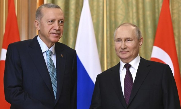 Accord céréalier en mer Noire: Vladimir Poutine “ouvert aux discussions“