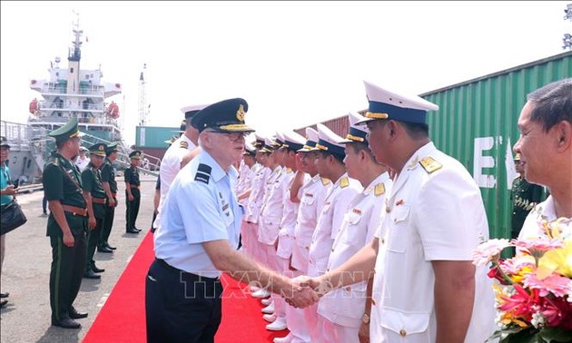 Un navire de la Royal Australian Navy en visite au Vietnam