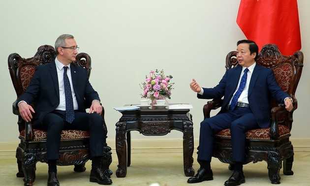 Le gouverneur de Kalouga reçu par le vice-Premier ministre Trân Hông Hà